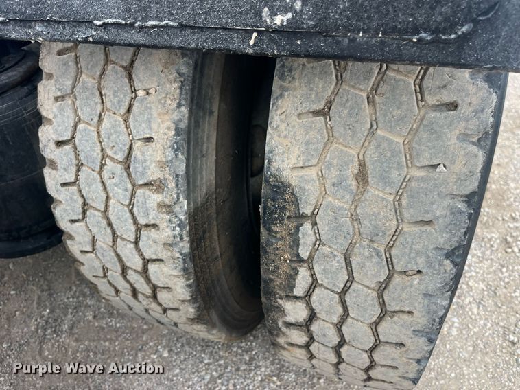 image for item LC9223 2006 Freightliner  Columbia semi truck