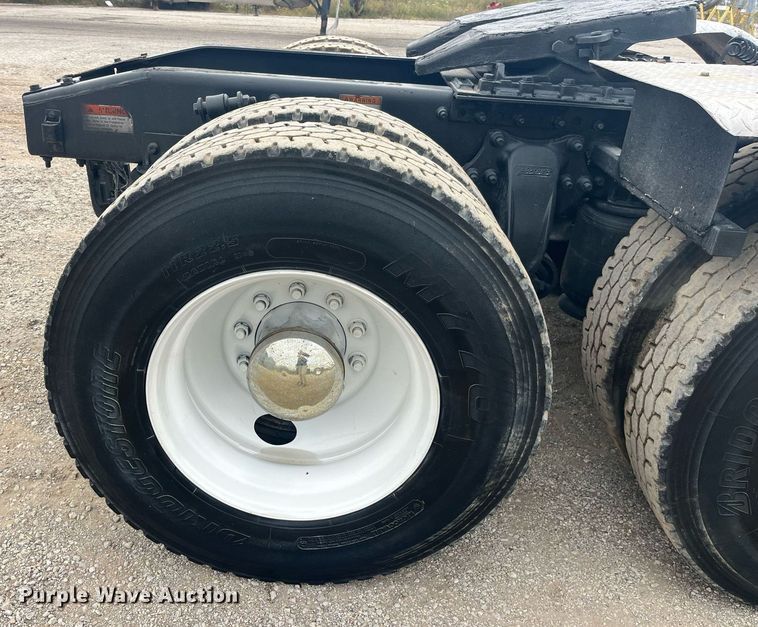 image for item LC9223 2006 Freightliner  Columbia semi truck