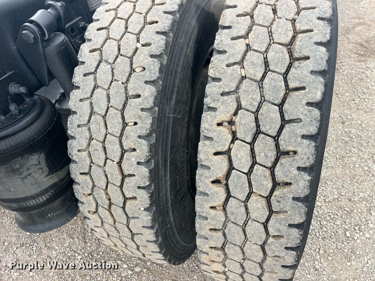 image for item LC9223 2006 Freightliner  Columbia semi truck