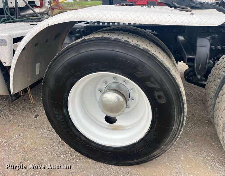 image for item LC9223 2006 Freightliner  Columbia semi truck