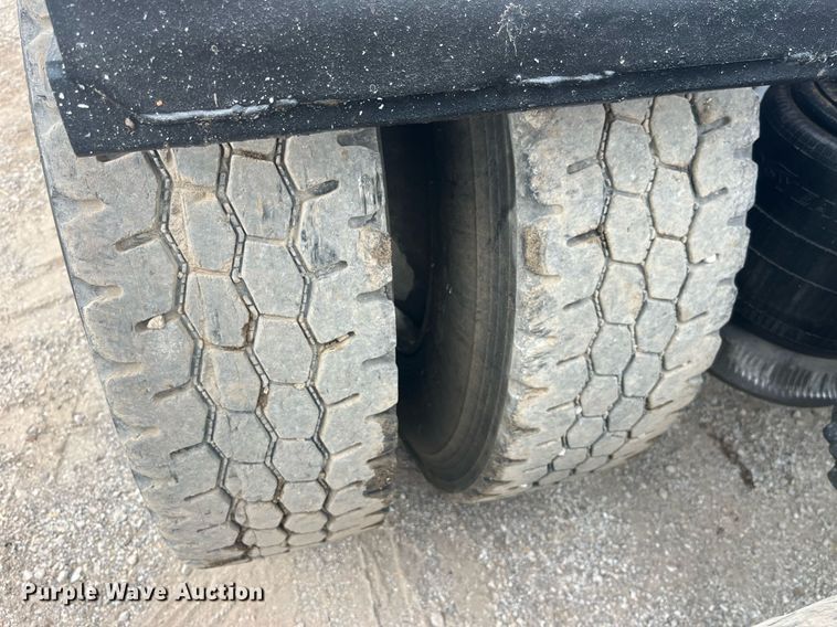 image for item LC9223 2006 Freightliner  Columbia semi truck