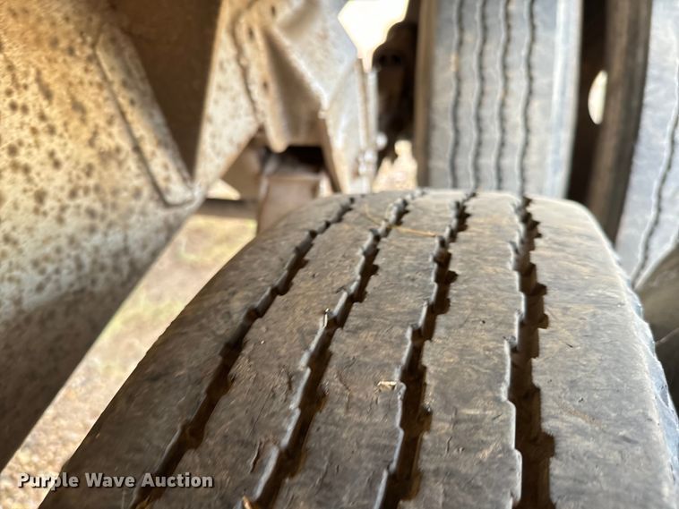 image for item NQ9755 1988 Peerless Refuse trailer