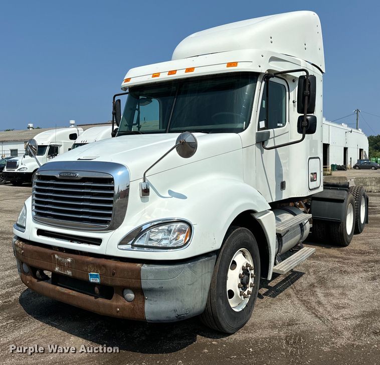 image for item OG9603 2005 Freightliner  Columbia semi truck