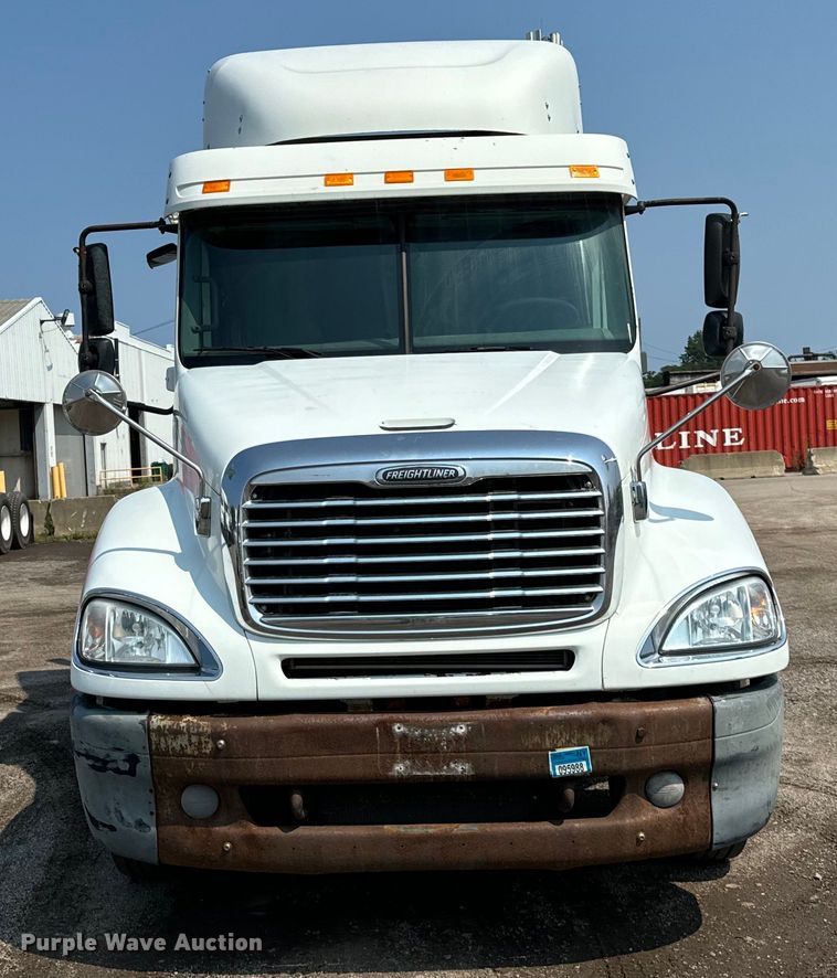 image for item OG9603 2005 Freightliner  Columbia semi truck