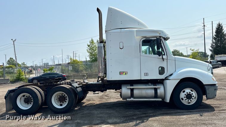 image for item OG9603 2005 Freightliner  Columbia semi truck