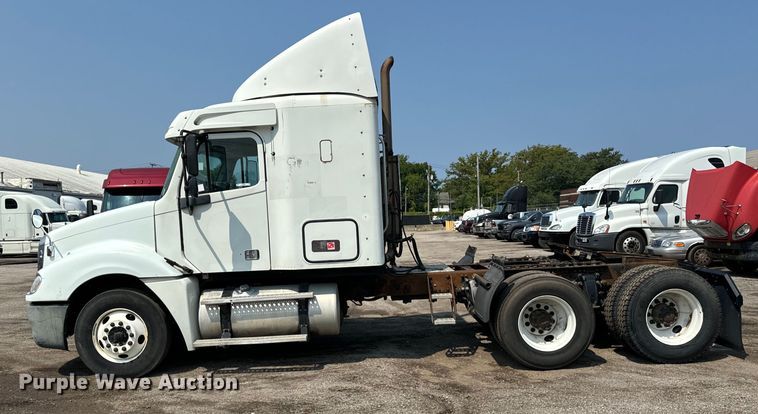 image for item OG9603 2005 Freightliner  Columbia semi truck
