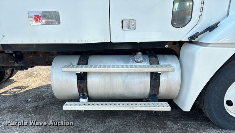 image for item OG9603 2005 Freightliner  Columbia semi truck