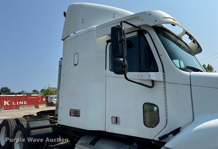 image for item OG9603 2005 Freightliner  Columbia semi truck