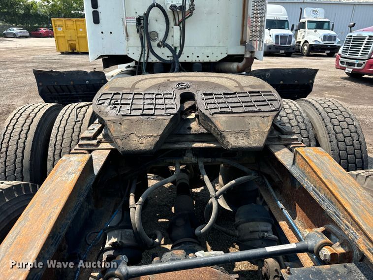 image for item OG9603 2005 Freightliner  Columbia semi truck