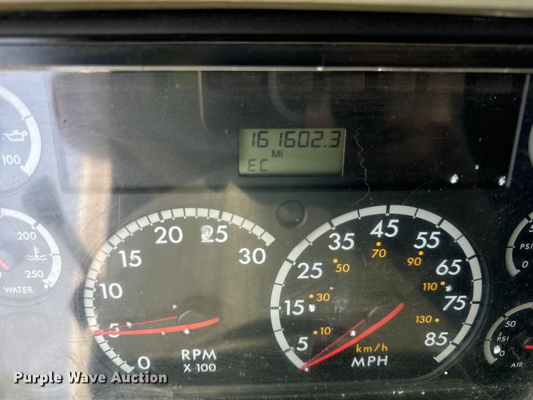 image for item OG9603 2005 Freightliner  Columbia semi truck