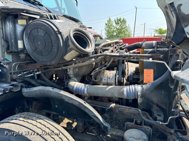 image for item OG9603 2005 Freightliner  Columbia semi truck