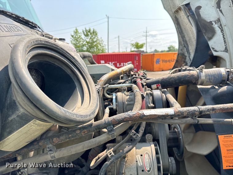 image for item OG9603 2005 Freightliner  Columbia semi truck