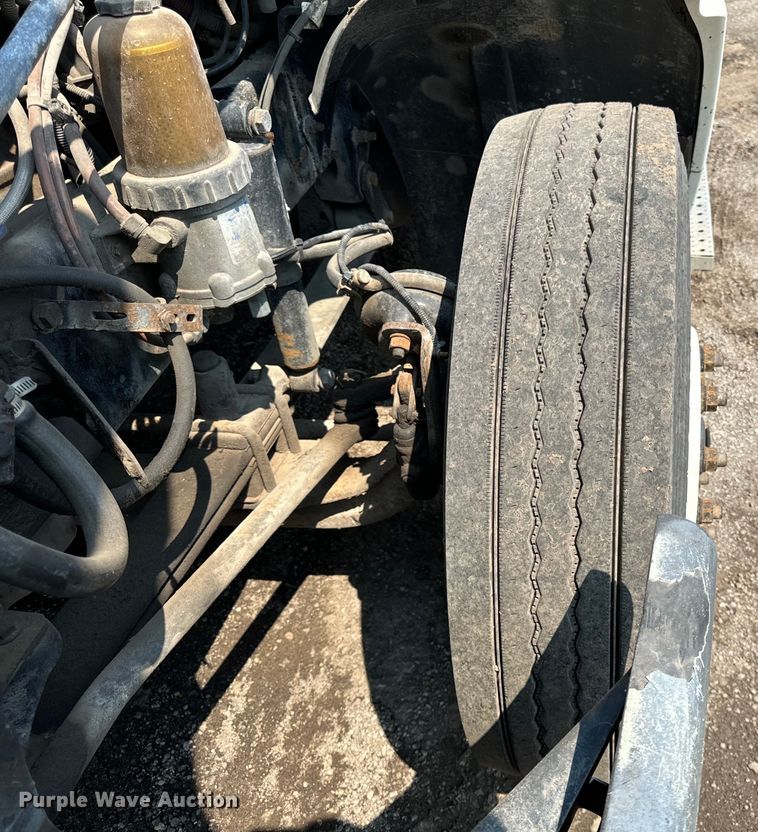 image for item OG9603 2005 Freightliner  Columbia semi truck