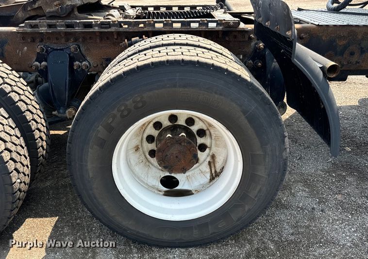 image for item OG9603 2005 Freightliner  Columbia semi truck