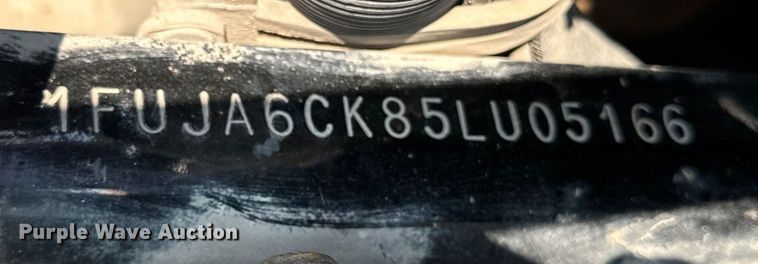 image for item OG9603 2005 Freightliner  Columbia semi truck