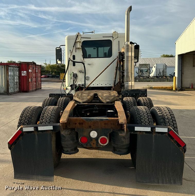 image for item OG9668 2009 Freightliner  Columbia  semi truck