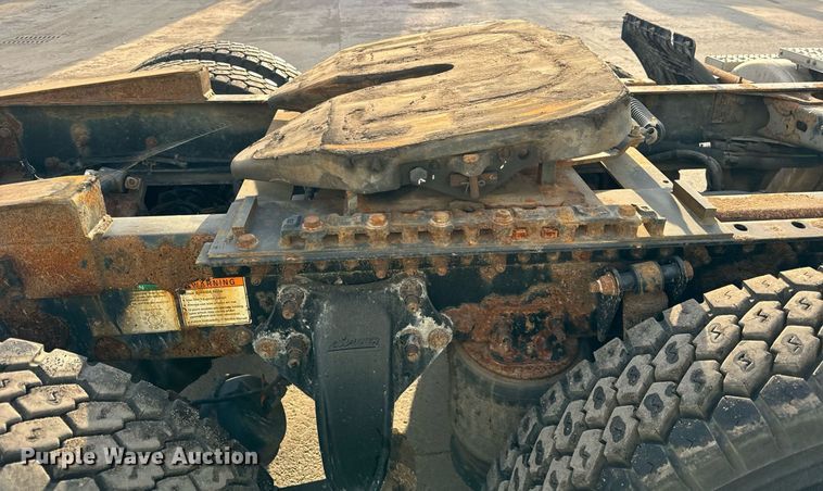 image for item OG9668 2009 Freightliner  Columbia  semi truck