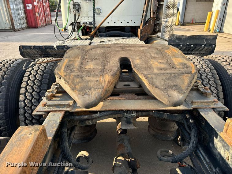 image for item OG9668 2009 Freightliner  Columbia  semi truck