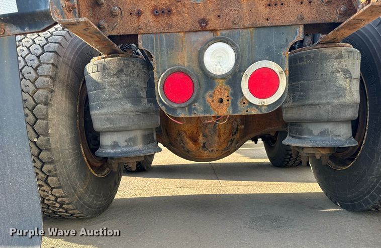 image for item OG9668 2009 Freightliner  Columbia  semi truck