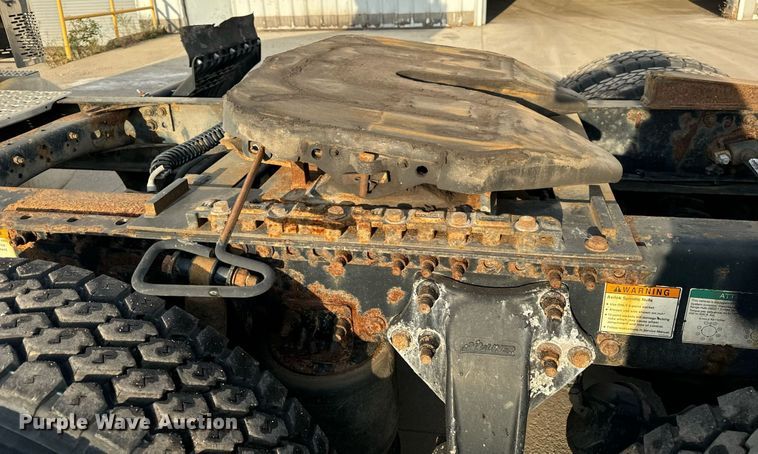 image for item OG9668 2009 Freightliner  Columbia  semi truck