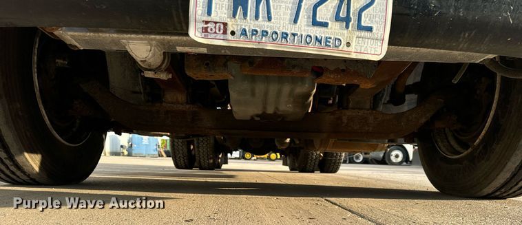 image for item OG9668 2009 Freightliner  Columbia  semi truck