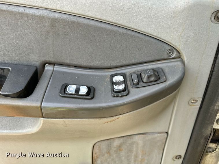 image for item OG9668 2009 Freightliner  Columbia  semi truck