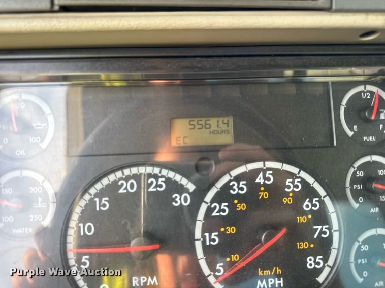 image for item OG9668 2009 Freightliner  Columbia  semi truck