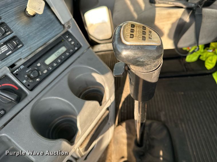 image for item OG9668 2009 Freightliner  Columbia  semi truck