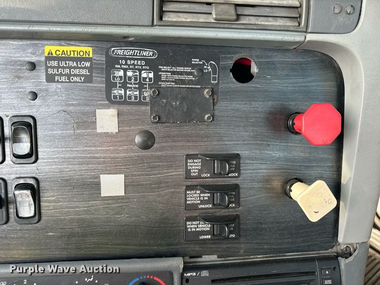 image for item OG9668 2009 Freightliner  Columbia  semi truck