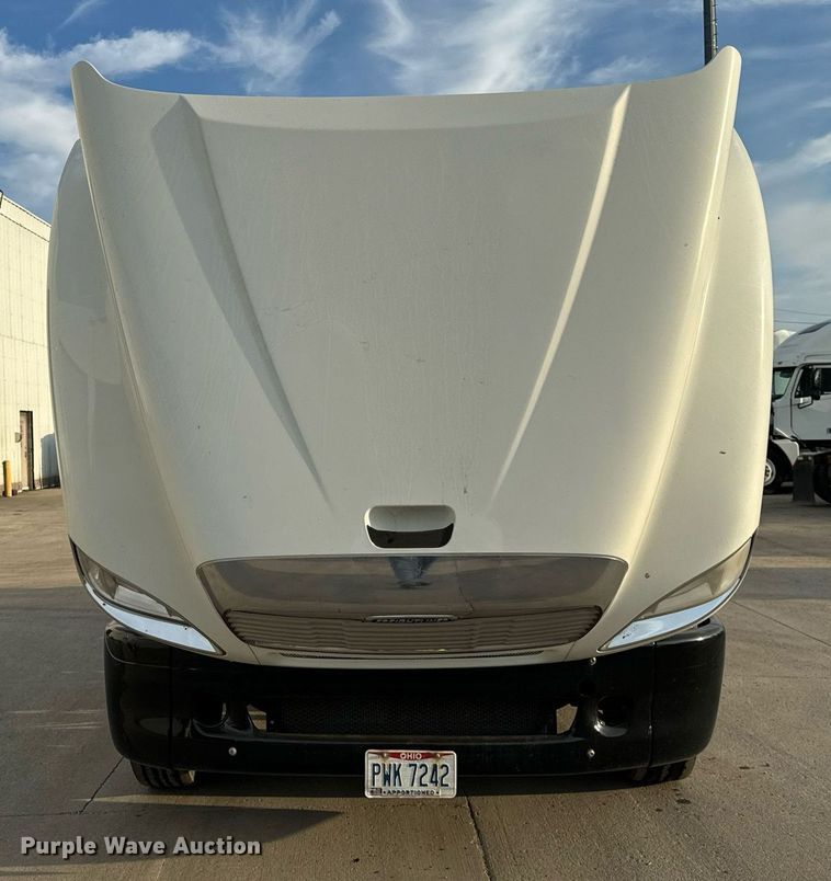 image for item OG9668 2009 Freightliner  Columbia  semi truck