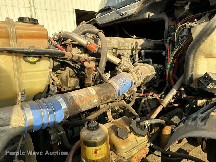 image for item OG9668 2009 Freightliner  Columbia  semi truck