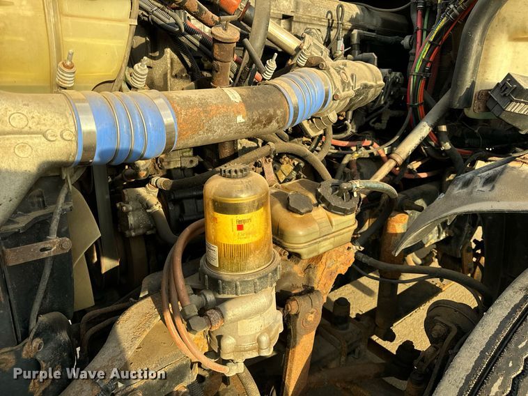 image for item OG9668 2009 Freightliner  Columbia  semi truck