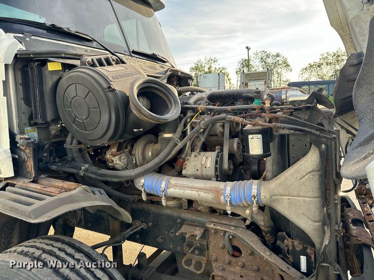 image for item OG9668 2009 Freightliner  Columbia  semi truck