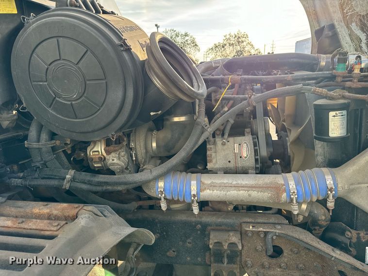 image for item OG9668 2009 Freightliner  Columbia  semi truck