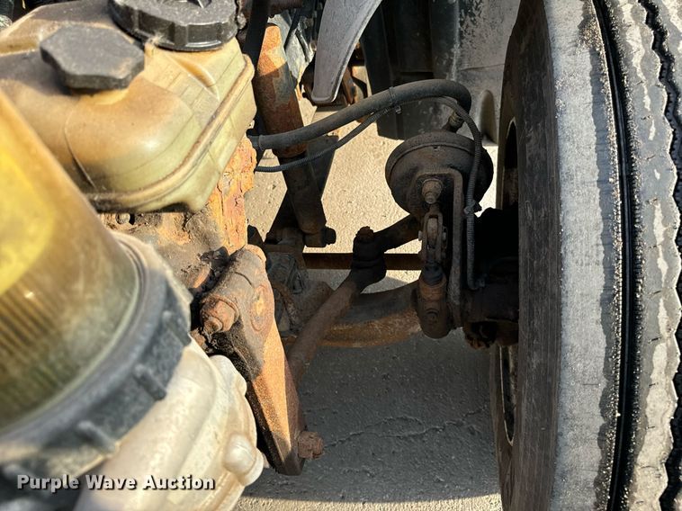 image for item OG9668 2009 Freightliner  Columbia  semi truck