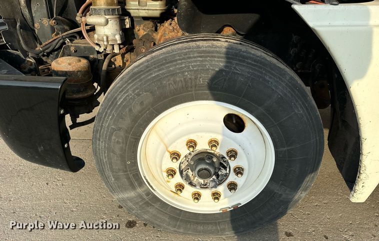 image for item OG9668 2009 Freightliner  Columbia  semi truck