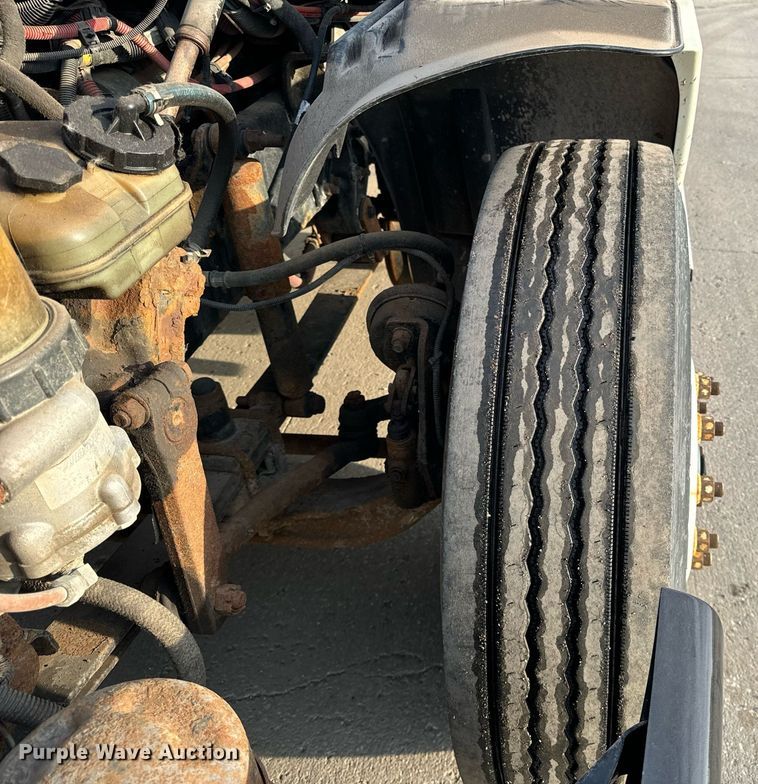 image for item OG9668 2009 Freightliner  Columbia  semi truck