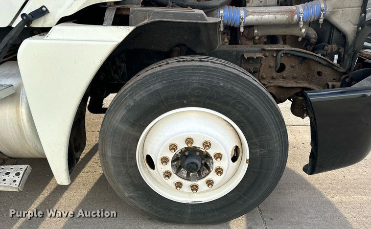 image for item OG9668 2009 Freightliner  Columbia  semi truck