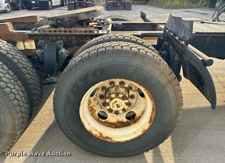 image for item OG9668 2009 Freightliner  Columbia  semi truck