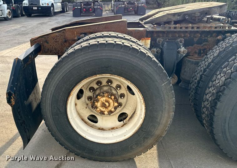 image for item OG9668 2009 Freightliner  Columbia  semi truck