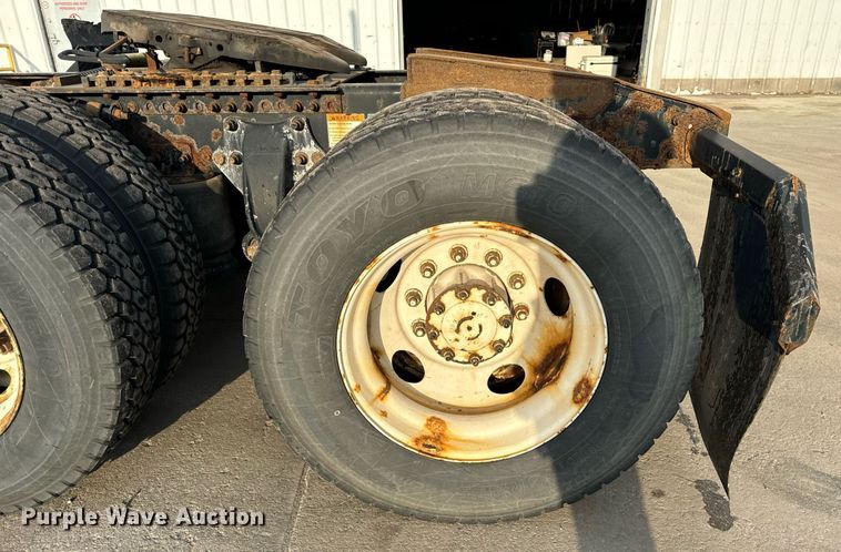 image for item OG9668 2009 Freightliner  Columbia  semi truck