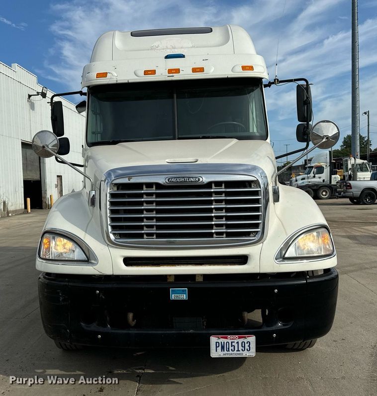 image for item OG9673 2006 Freightliner  Columbia  semi truck