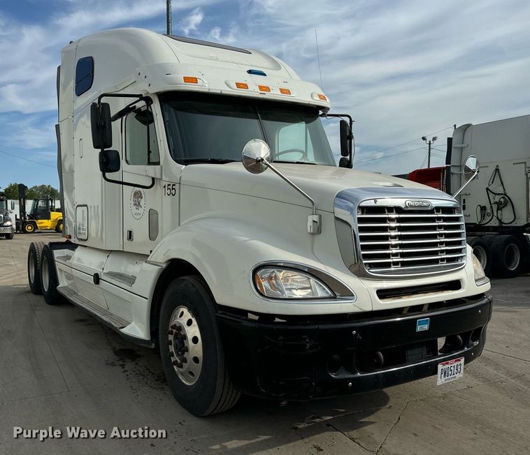 image for item OG9673 2006 Freightliner  Columbia  semi truck