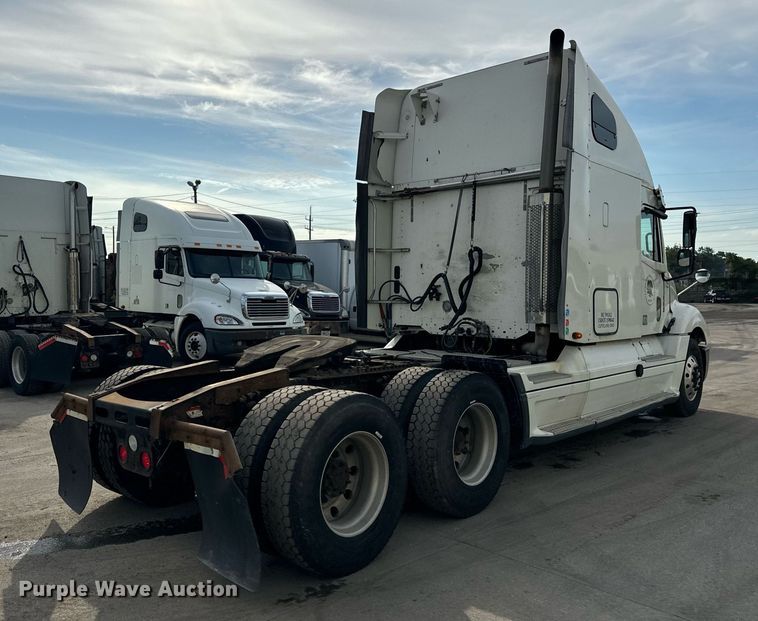 image for item OG9673 2006 Freightliner  Columbia  semi truck