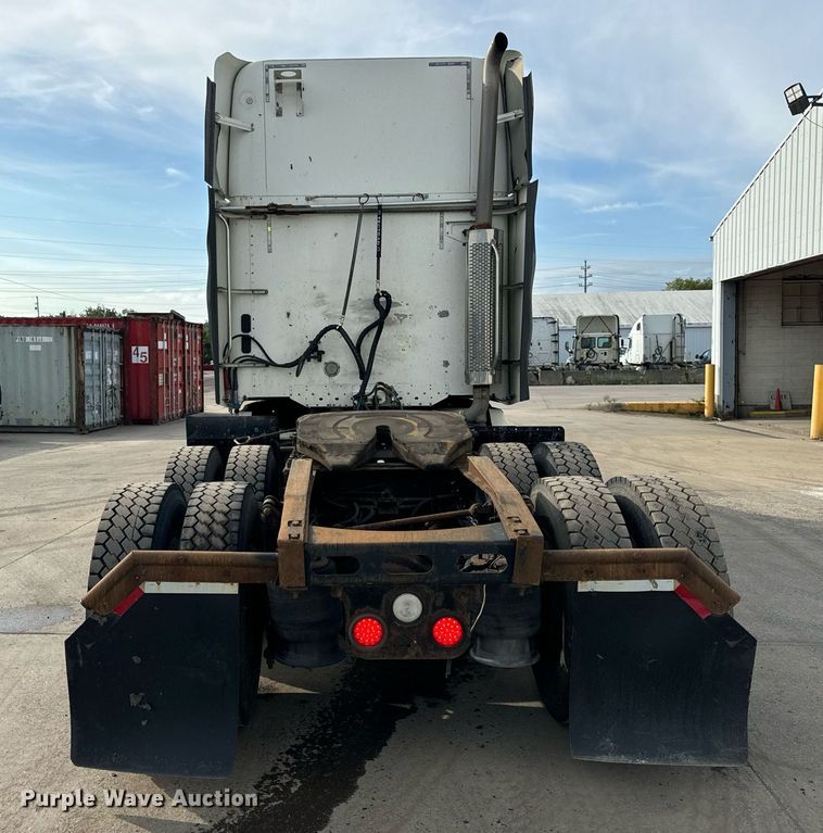 image for item OG9673 2006 Freightliner  Columbia  semi truck