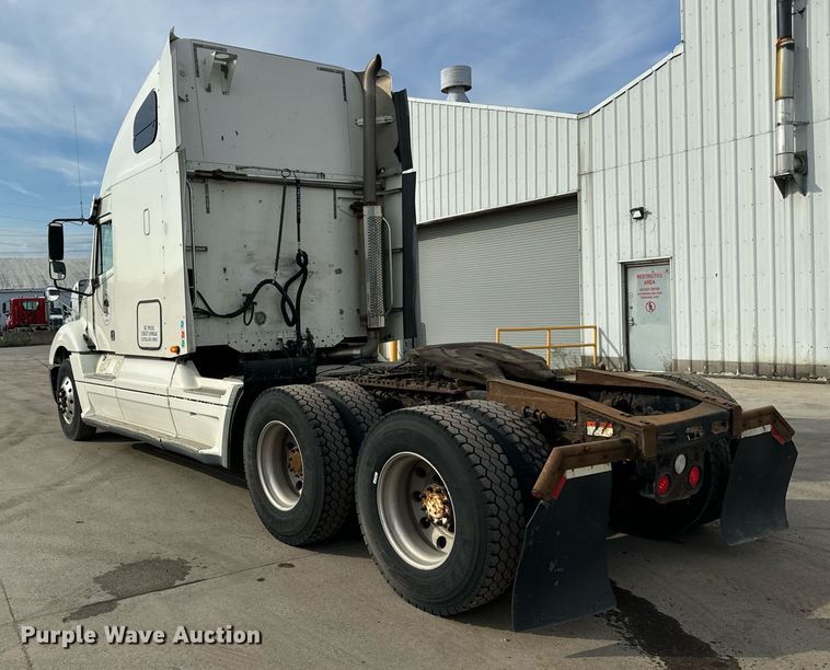 image for item OG9673 2006 Freightliner  Columbia  semi truck