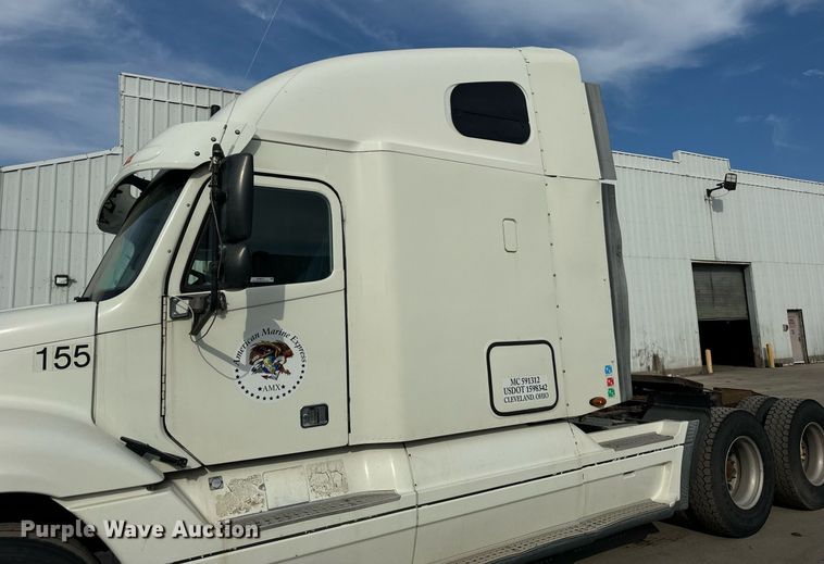 image for item OG9673 2006 Freightliner  Columbia  semi truck