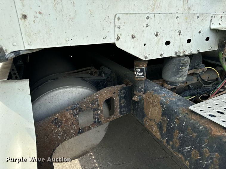 image for item OG9673 2006 Freightliner  Columbia  semi truck