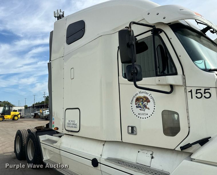 image for item OG9673 2006 Freightliner  Columbia  semi truck