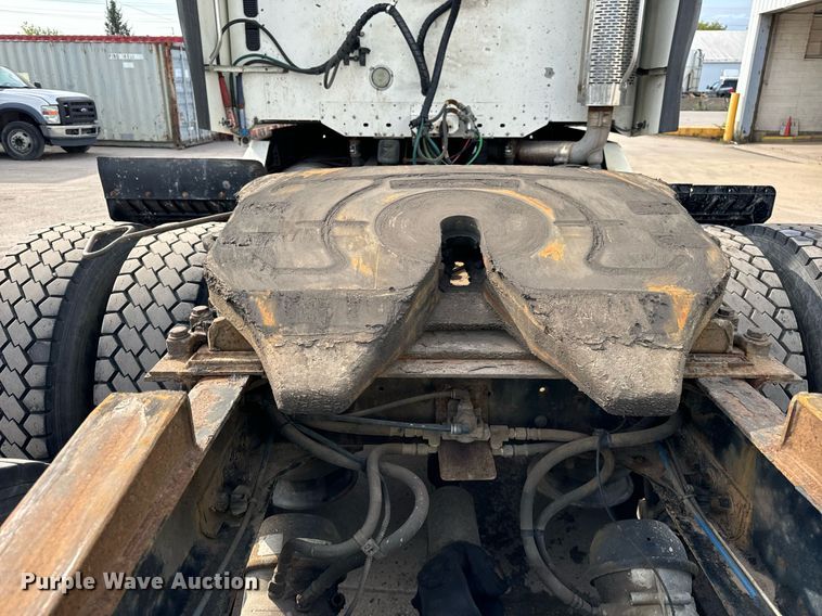 image for item OG9673 2006 Freightliner  Columbia  semi truck